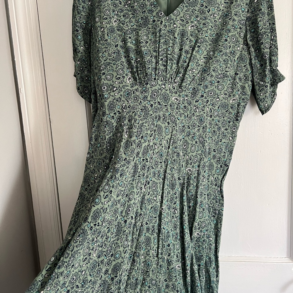 LOFT Green Paisley Long Sleeve Dress
